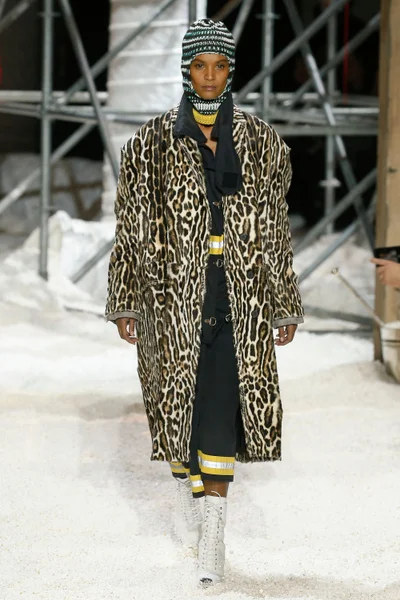 Look 5